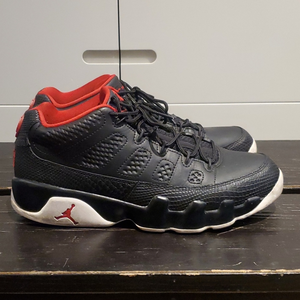 AIR JORDAN 9 RETRO LOW 'SNAKESKIN'

Size 9 - Picture 2 of 5